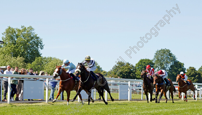 Son-And-Sannie-0001 
 SON AND SANNIE (Harry Davies) beats AIRSHOW (left) in The Bet £10 Get £10 With Vickers Bet Handicap
Chepstow 27 May 2022 - Pic Steven Cargill / Racingfotos.com