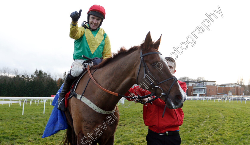 Sizing-Tennessee-0016 
 SIZING TENNESSEE (Tom Scudamore) after The Ladbrokes Trophy
Newbury 1 Dec 2018 - Pic Steven Cargill / Racingfotos.com