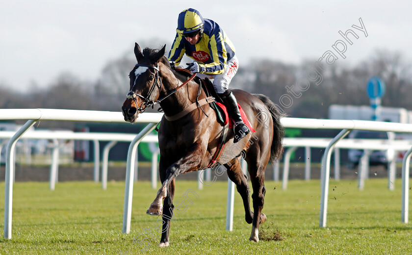 If-The-Cap-Fits-0003 
 IF THE CAP FITS (Noel Fehily) wins The 32Red Casino Novices Hurdle Kempton 26 Dec 2017 - Pic Steven Cargill / Racingfotos.com