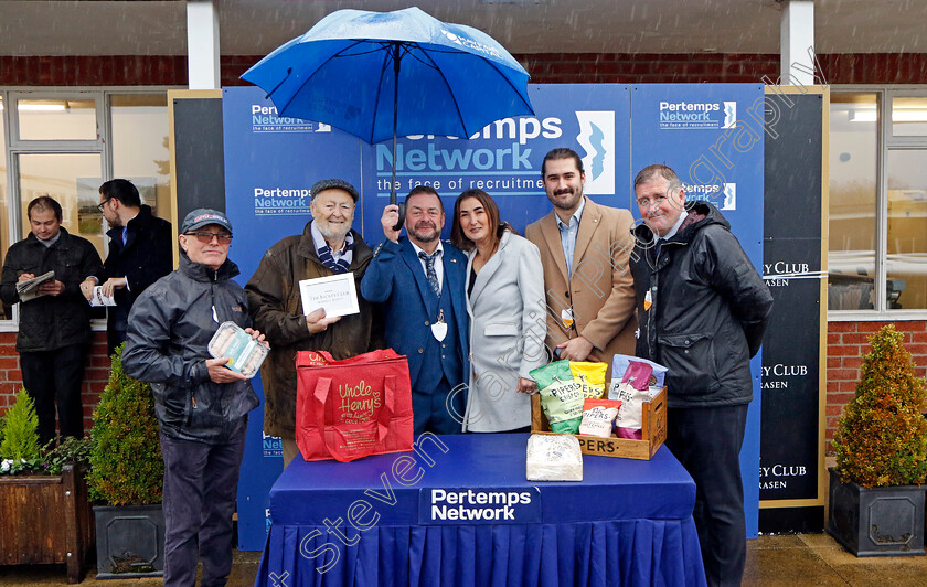 Lady-Babs-0011 
 Presentation for The Pertemps Network Handicap Hurdle
Market Rasen 17 Nov 2022 - pic Steven Cargill / Racingfotos.com