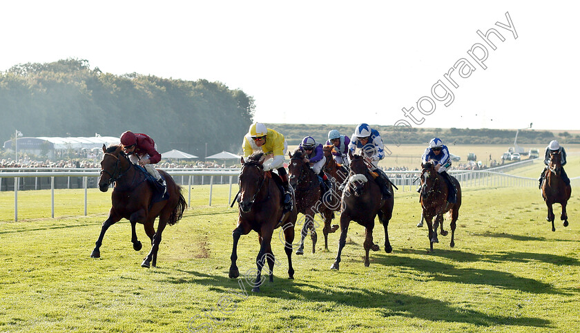 Red-Bravo-0002 
 RED BRAVO (centre, Gerald Mosse) beats KICK ON (left) in The Fly London Southend Airport To Lyon Maiden Stakes
Newmarket 10 Aug 2018 - Pic Steven Cargill / Racingfotos.com