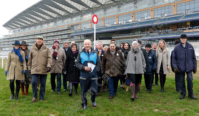 Raceday-Ramble-0003 
 RACEDAY RAMBLE with Colin Brown. Racegoers walk the track with former jockey Colin Brown
Ascot 19 Jan 2019 - Pic Steven Cargill / Racingfotos.com