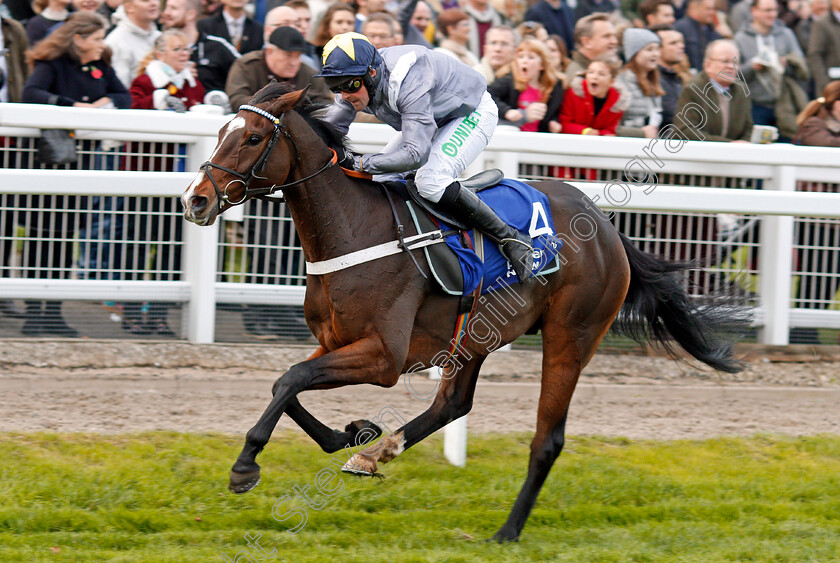 Thomas-Campbell-0005 
 THOMAS CAMPBELL (Nico de Boinville) wins The Pertemps Network Handicap Hurdle Cheltenham 28 Oct 2017 - Pic Steven Cargill / Racingfotos.com