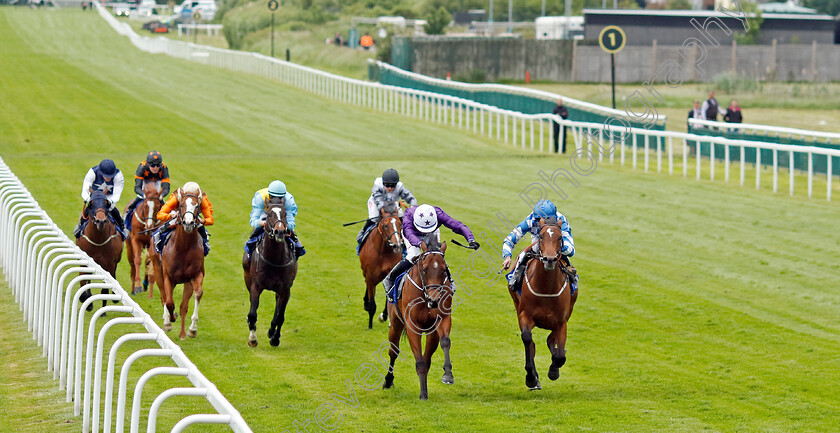 Maria-Branwell-0002 
 MARIA BRANWELL (right, Daniel Tudhope) beats CRISPY CAT (centre) in The Coral National Stakes
Sandown 26 May 2022 - Pic Steven Cargill / Racingfotos.com