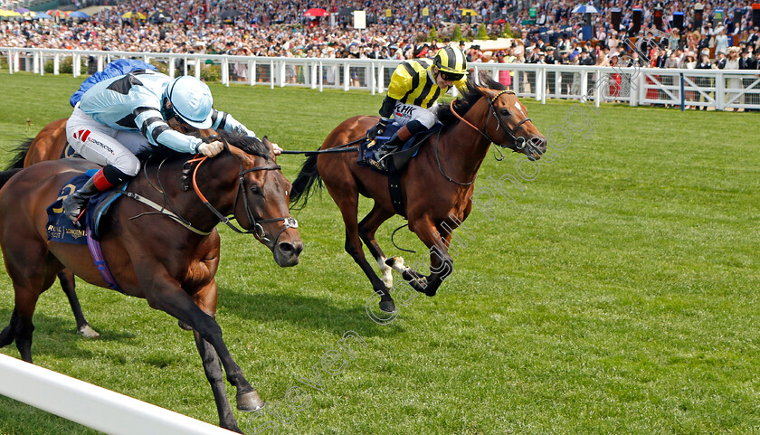 Eldar-Eldarov-0002 
 ELDAR ELDAROV (right, David Egan) beats ZECHARIAH (left) in The Queen's Vase
Royal Ascot 15 Jun 2022 - Pic Steven Cargill / Racingfotos.com