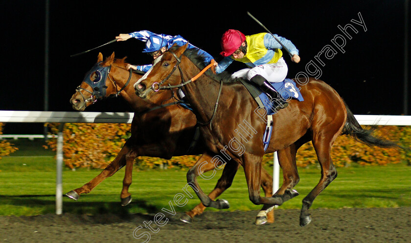 Elsaakb-0002 
 ELSAAKB (farside, Nicky Mackay) beats LADY OF ARAN (nearside) in The 32Red.com Nursery Kempton 8 Nov 2017 - Pic Steven Cargill / Racingfotos.com