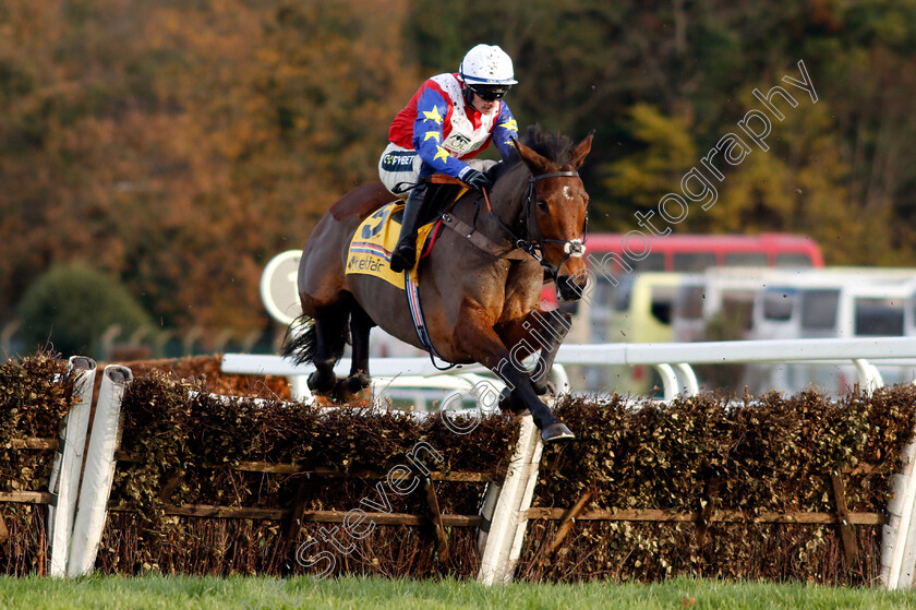 Love-Envoi-0001 
 LOVE ENVOI (Jonathan Burke)
Sandown 9 Dec 2023 - Pic Steven Cargill / Racingfotos.com