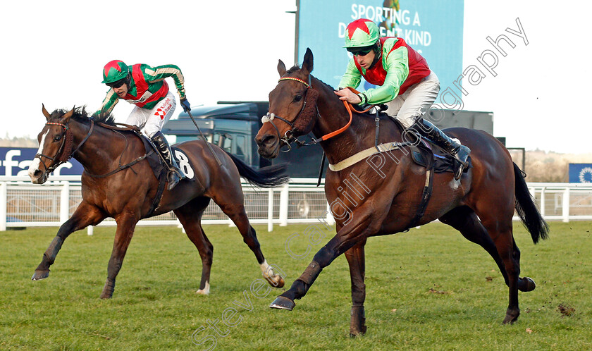 Le-Patriote-0003 
 LE PATRIOTE (right, Brian Hughes) beats FRIDAY NIGHT LIGHT (left) in The Ascot Spring Garden Show Handicap Hurdle Ascot 17 Feb 2018 - Pic Steven Cargill / Racingfotos.com