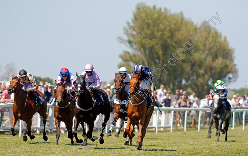 Rockesbury-0003 
 ROCKESBURY (centre, Grace McEntee) beats LINCOLN RED (right) in The Mansionbet Bet £10 Get £20 Handicap
Yarmouth 9 Jun 2021 - Pic Steven Cargill / Racingfotos.com