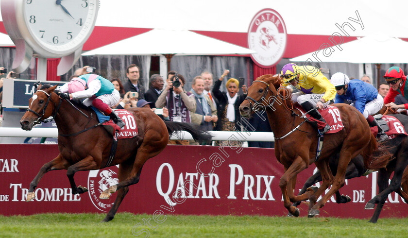 Enable-0012 
 ENABLE (Frankie Dettori) beats SEA OF CLASS (right) in The Qatar Prix De L'Arc De Triomphe
Longchamp 7 Oct 2018 - Pic Steven Cargill / Racingfotos.com