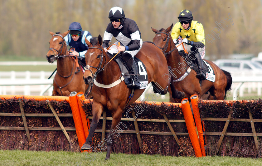 Liberty-Bella-0002 
 LIBERTY BELLA (Robert Dunne)
Cheltenham 18 Apr 2019 - Pic Steven Cargill / Racingfotos.com