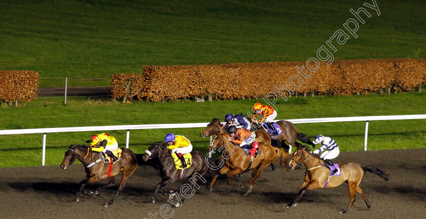 Midsummer-Music-0004 
 MIDSUMMER MUSIC (Jim Crowley) beats NOISY MUSIC (centre) and MARCHETTI (right) in The Unibet Fillies Handicap
Kempton 4 Dec 2024 - pic Steven Cargill / Racingfotos.com