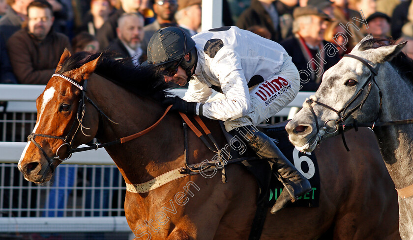 Elgin-0009 
 ELGIN (Wayne Hutchinson) wins The Unibet Greatwood Handicap Hurdle Cheltenham 19 Nov 2017 - Pic Steven Cargill / Racingfotos.com