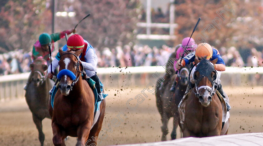 Giant-Mischief-0006 
 GIANT MISCHIEF (right, Florent Geroux) beats ARABIAN LION (left) in The Lanark Allowance
Breeders Cup Meeting, Keeneland USA, 4 Nov 2022 - Pic Steven Cargill / Racingfotos.com