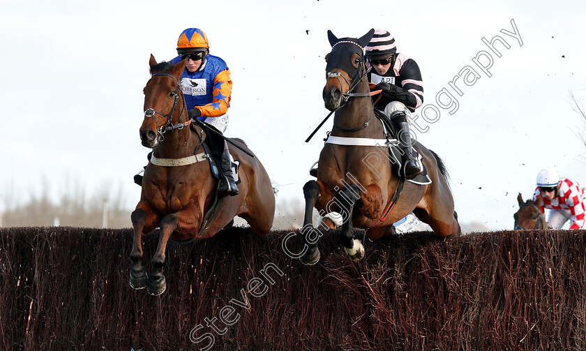 Knocknanuss-0003 
 KNOCKNANUSS (left) beats KUPATANA (right) in The Ladbrokes Novices Handicap Chase
Newbury 30 Nov 2018 - Pic Steven Cargill / Racingfotos.com