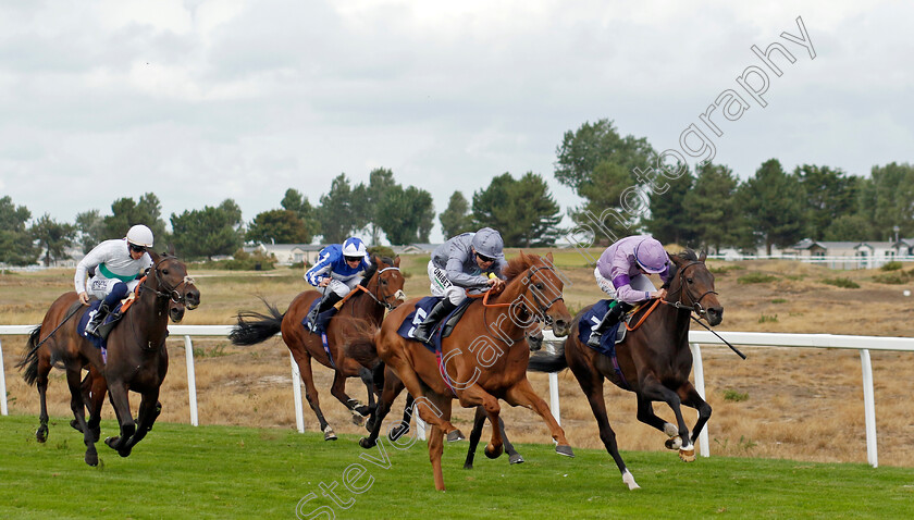 The-Gadget-Man-0006 
 THE GADGET MAN (right, Rossa Ryan) beats TRAILA (centre) in The Moulton Nurseries Handicap
Yarmouth 15 Sep 2022 - Pic Steven Cargill / Racingfotos.com