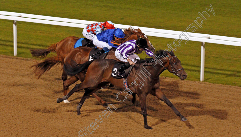 Victory-Bond-0005 
 VICTORY BOND (Ryan Moore) beats BOYNTON (centre) and RED VERDON (farside) in The Bet toteexacta At betfred.com Conditions Stakes Chelmsford 12 Oct 2017 - Pic Steven Cargill / Racingfotos.com