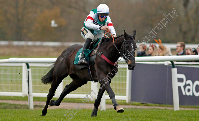 Brave-Seasca-0004 
 BRAVE SEASCA (Gavin Sheehan) wins The Champion Compressors Novices Handicap Chase
Warwick 9 Dec 2021 - Pic Steven Cargill / Racingfotos.com