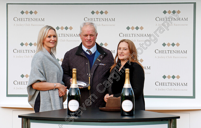 Finian s-Oscar-0008 
 Presentation to Colin Tizzard for The Steel Plate And Sections Novices Chase Cheltenham 17 Nov 2017 - Pic Steven Cargill / Racingfotos.com