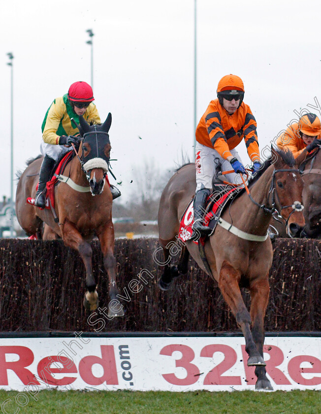 Thistlecrack-and-Fox-Norton-0001 
 THISTLECRACK (right, Tom Scudamore) jumps with FOX NORTON (left) Kempton 26 Dec 2017 - Pic Steven Cargill / Racingfotos.com