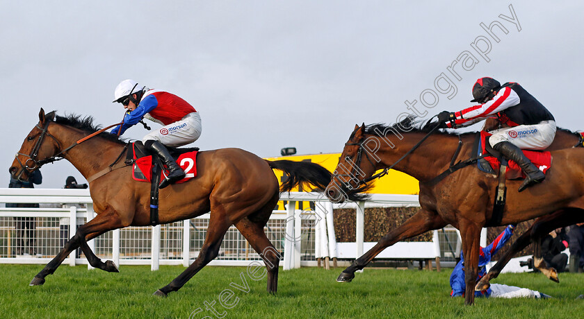 Deafening-Silence-0003 
 DEAFENING SILENCE (right, Harry Skelton) beats INSURRECTION (left) in The Betfair Beacons Winter Novices Hurdle
Sandown 8 Dec 2023 - pic Steven Cargill / Racingfotos.com