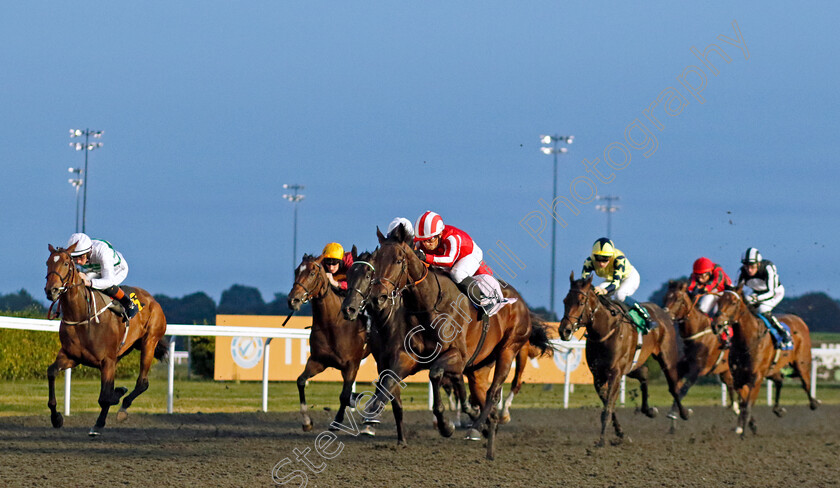 She s-A-Warrior-0002 
 SHE'S A WARRIOR (Silvestre de Sousa) wins The Irish EBF Maiden Fillies Stakes
Kempton 6 Sep 2024 - Pic Steven Cargill / Racingfotos.com