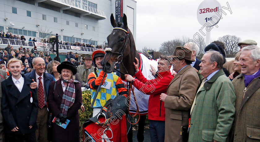 Might-Bite-0021 
 MIGHT BITE (Nico de Boinville) with trainer Nicky Henderson and owners after The 32Red King George VI Chase Kempton 26 Dec 2017 - Pic Steven Cargill / Racingfotos.com