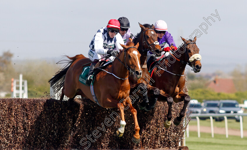 Banbridge-0002 
 BANBRIDGE (left, J J Slevin) beats VISIONARIAN (right) in The Racehorse Lotto Manifesto Novices Chase
Aintree 13 Apr 2023 - Pic Steven Cargill / Racingfotos.com