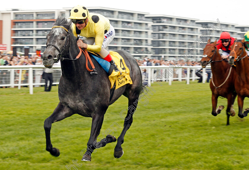 Defoe-0004 
 DEFOE (Andrea Atzeni) wins The Dubai Duty Free John Porter Stakes Newbury 21 Apr 2018 - Pic Steven Cargill / Racingfotos.com