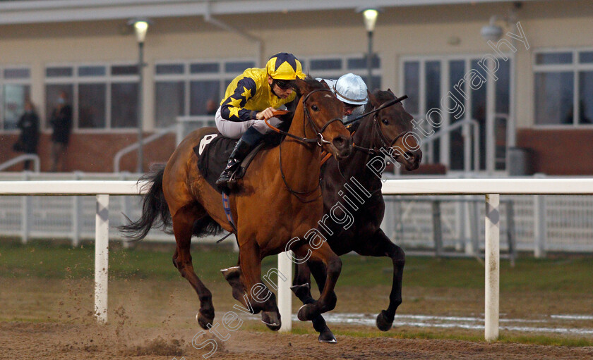 Shining-Success-0005 
 SHINING SUCCESS (Callum Shepherd) beats PRIMO BACIO (right) in The tote Placepot Your First Bet EBF Fillies Novice Stakes
Chelmsford 26 Nov 2020 - Pic Steven Cargill / Racingfotos.com