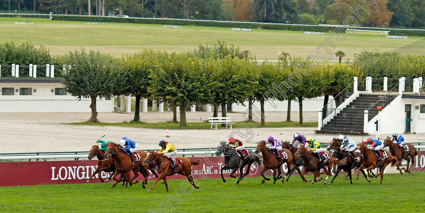 Torquator-Tasso-0004 
 TORQUATOR TASSO (Rene Piechulek) beats HURRICANE LANE (centre) and TARNAWA (farside) in The Qatar Prix De L'Arc de Triomphe
Longchamp 3 Oct 2021 - Pic Steven Cargill / Racingfotos.com