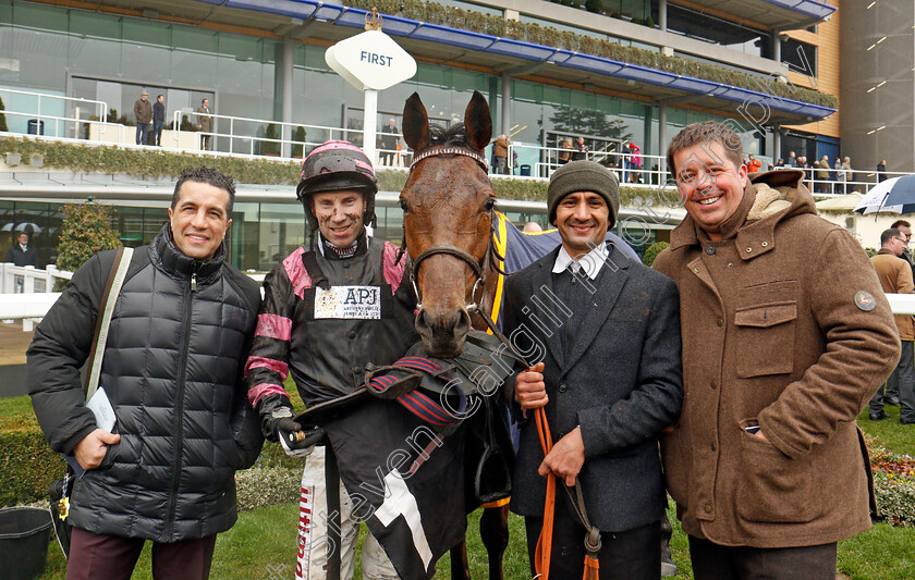 Nayati-0008 
 NAYATI (Wayne Hutchinson) and owners after The Horse Comes First Juvenile Hurdle Ascot 20 Jan 2018 - Pic Steven Cargill / Racingfotos.com