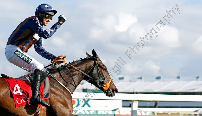 Dysart-Enos-0001 
 DYSART ENOS (Paddy Brennan) wins The Goffs Uk Nickel Coin Mares Standard Open National Hunt Flat Race
Aintree 13 Apr 2023 - Pic Steven Cargill / Racingfotos.com