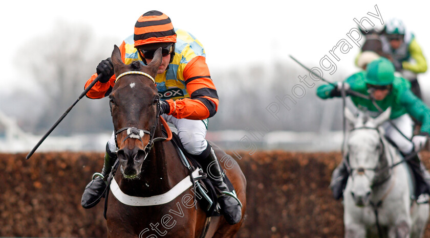 Might-Bite-0012 
 MIGHT BITE (Nico de Boinville) wins The Betway Bowl Chase Aintree 12 Apr 2018 - Pic Steven Cargill / Racingfotos.com