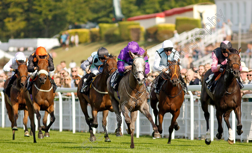 Lunarscape-0004 
 LUNARSCAPE (centre, William Buick) beats KEEP BIDDING (right) in The William Hill EBF Fillies Restricted Novice Stakes
Goodwood 27 Aug 2022 - Pic Steven Cargill / Racingfotos.com