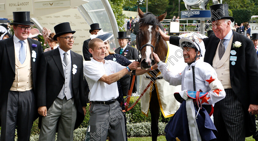 Advertise-0012 
 ADVERTISE (Frankie Dettori) with Martyn Meade and Amer Abdulaziz after The Commonwealth Cup
Royal Ascot 21 Jun 2019 - Pic Steven Cargill / Racingfotos.com