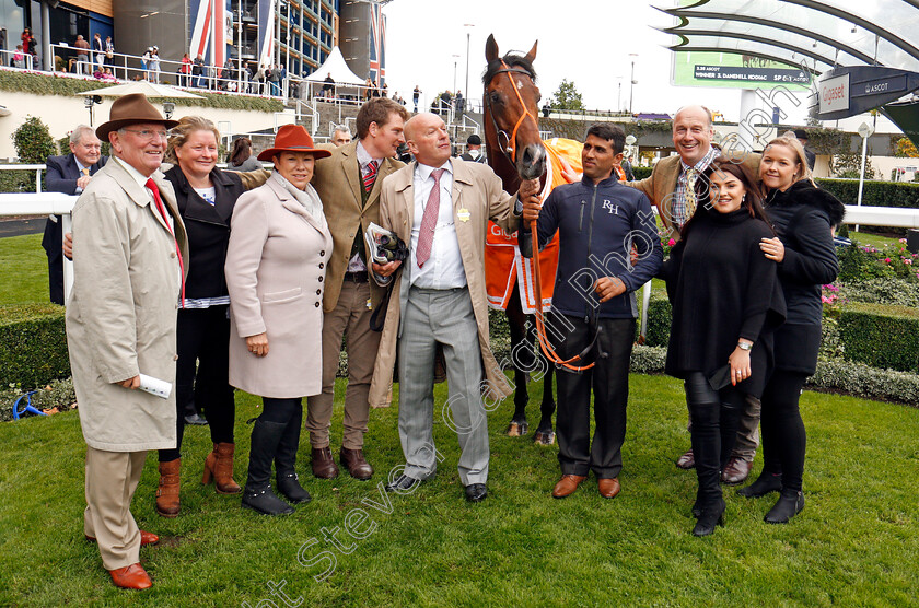 Danehill-Kodiac-0011 
 DANEHILL KODIAC and owners after The Gigaset Cumberland Lodge Stakes Ascot 7 Oct 2017 - Pic Steven Cargill / Racingfotos.com