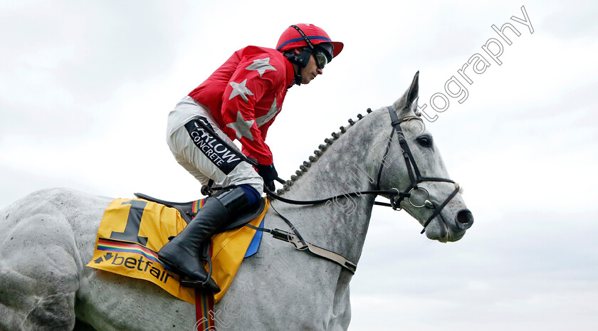 Dunvegan-0001 
 DUNVEGAN (Jonathan Burke)
Sandown 3 Dec 2022 - Pic Steven Cargill / Racingfotos.com