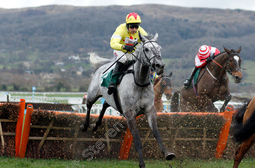 Aux-Ptits-Soins-0001 
 AUX PTITS SOINS (Harry Skelton) wins The Simplify Horse Racing Selections With Betfinder At BetBright Handicap Hurdle
Cheltenham 1 Jan 2019 - Pic Steven Cargill / Racingfotos.com