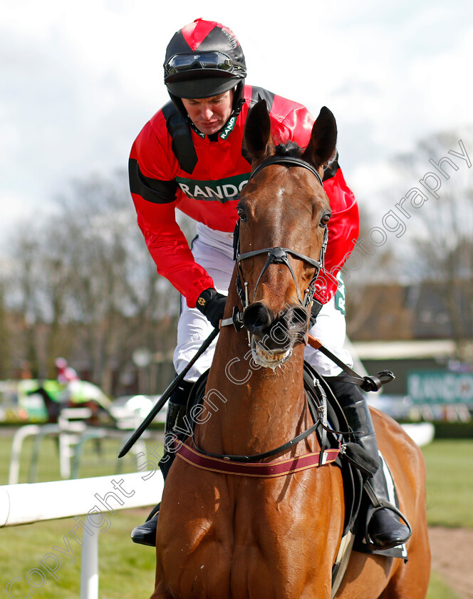 Ahoy-Senor-0002 
 AHOY SENOR (Derek Fox) winner of The Betway Mildmay Novices Chase
Aintree 8 Apr 2022 - Pic Steven Cargill / Racingfotos.com