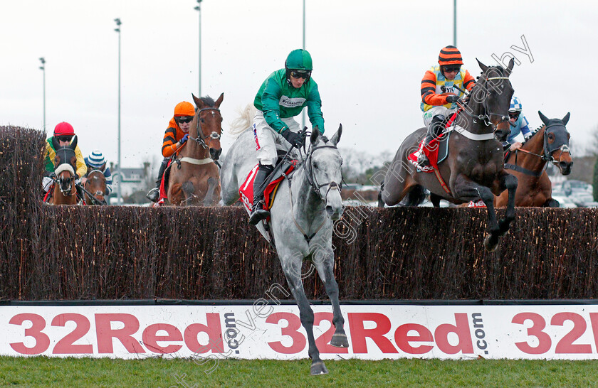 Might-Bite-0005 
 MIGHT BITE (right, Nico de Boinville) beats BRISTOL DE MAI (centre) in The 32Red King George VI Chase Kempton 26 Dec 2017 - Pic Steven Cargill / Racingfotos.com