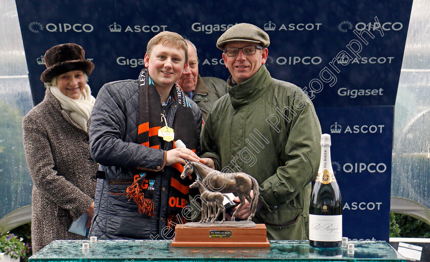 La-Bague-Au-Roi-0010 
 Presentation to Warren Greatrex for The OLBG Mares Hurdle won by LA BAGUE AU ROI Ascot 20 Jan 2018 - Pic Steven Cargill / Racingfotos.com