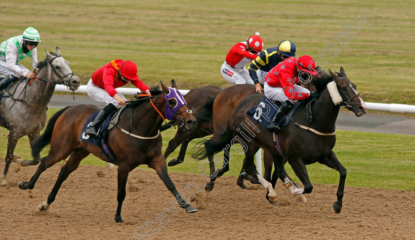 Perfect-Symphony-0001 
 PERFECT SYMPHONY (Oliver Stammers) beats AWSAAF (left) in The attheraces.com Handicap
Wolverhampton 31 Jul 2020 - Pic Steven Cargill / Racingfotos.com