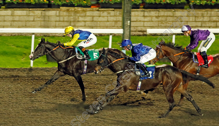 Monopolise-0001 
 MONOPOLISE (Saffie Osborne) beats NAP HAND (centre) in The Unibet Extra Place Offers Every Day Nursery
Kempton 16 Nov 2022 - Pic Steven Cargill / Racingfotos.com