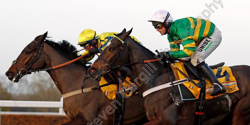 Jonbon-0006 
 JONBON (right, Nico de Boinville) beats HADDEX DES OBEAUX (left) in The Betfair Tingle Creek Chase
Sandown 9 Dec 2023 - Pic Steven Cargill / Racingfotos.com