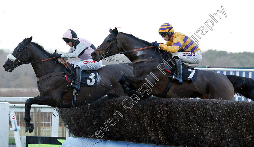 Overtown-Express-and-Magic-Saint-0001 
 MAGIC SAINT (right, Harry Cobden) jumps with OVERTOWN EXPRESS (left, Noel Fehily)
Ascot 22 Dec 2018 - Pic Steven Cargill / Racingfotos.com