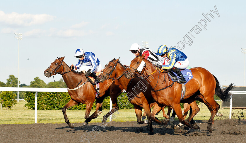 Bacacarat-0002 
 BACACARAT (left, Silvestre De Sousa) beats MANTON GRANGE (right) in The 32Red On The App Store Handicap
Kempton 22 May 2019 - Pic Steven Cargill / Racingfotos.com