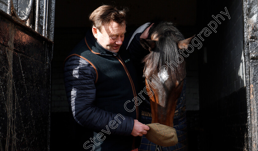 Altior-0005 
 ALTIOR with Nicky Henderson, Lambourn 6 Feb 2018 - Pic Steven Cargill / Racingfotos.com