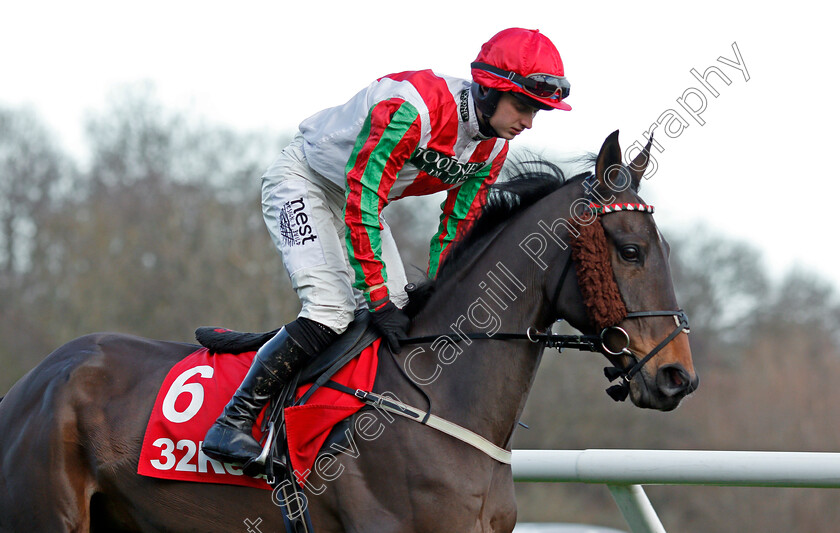 Beggar s-Wishes-0001 
 BEGGAR'S WISHES (Sean Bowen) Kempton 26 Dec 2017 - Pic Steven Cargill / Racingfotos.com