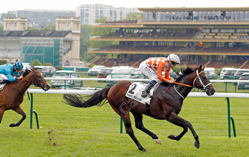 Ponntos-0003 
 PONNTOS (Mickael Barzalona) wins The Prix de Saint-Georges
Longchamp 12 May 2024 - Pic Steven Cargill / Racingfotos.com